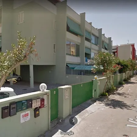 Semesterbostad Iris *